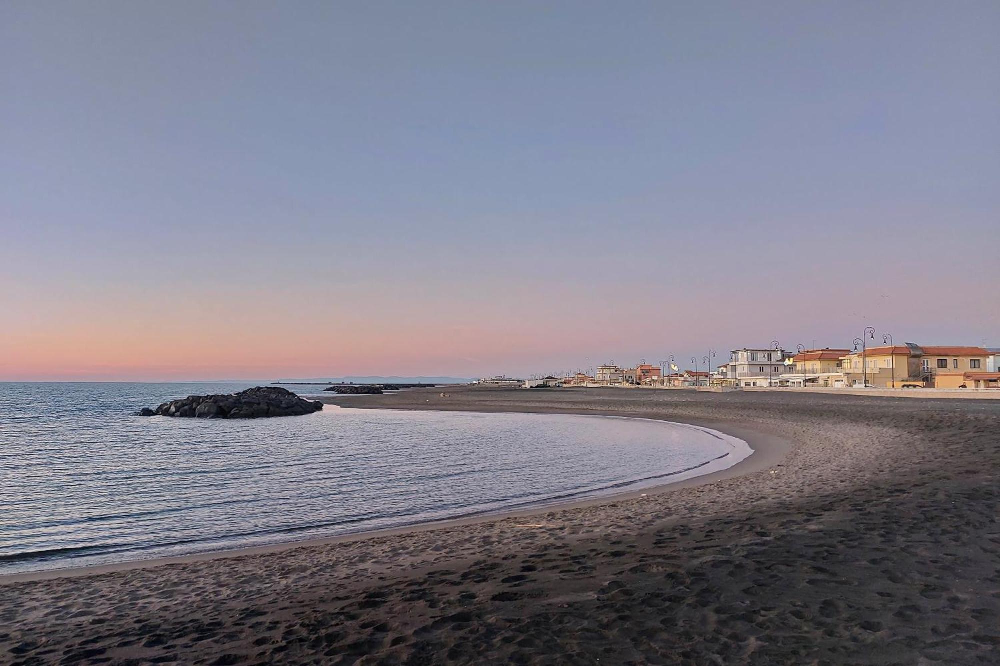 Summer&Winter Home By The Sea Фьюмичино Экстерьер фото